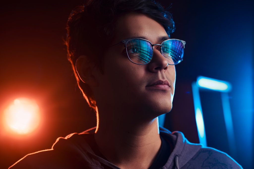 ¿Qué es el triángulo básico de iluminación en fotografía?